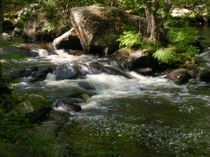 Baboosic Brook: 1/10 sec., f/11.2. Fairly close to what I hoped to capture.